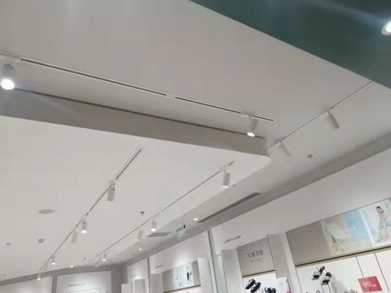 熱風鞋服店